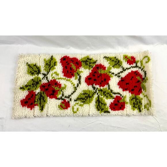VTG Latch Hook Rug Wall Hanging Artwork Strawberries Fruit 12"x 27" Handmade - Picture 1 of 12